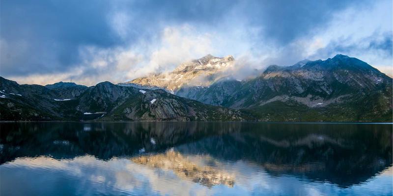 家庭清洁如何选?长期钟点工与临时保洁的智慧搭配法则